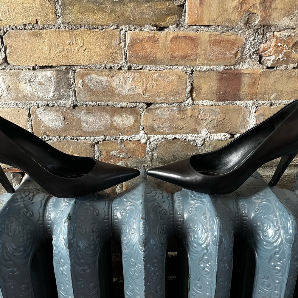 Balenciaga Black Pointed Leather Pumps - Picture 4 of 4